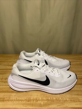 Nike Revolution 8 Men’s Road Running Shoes size 10